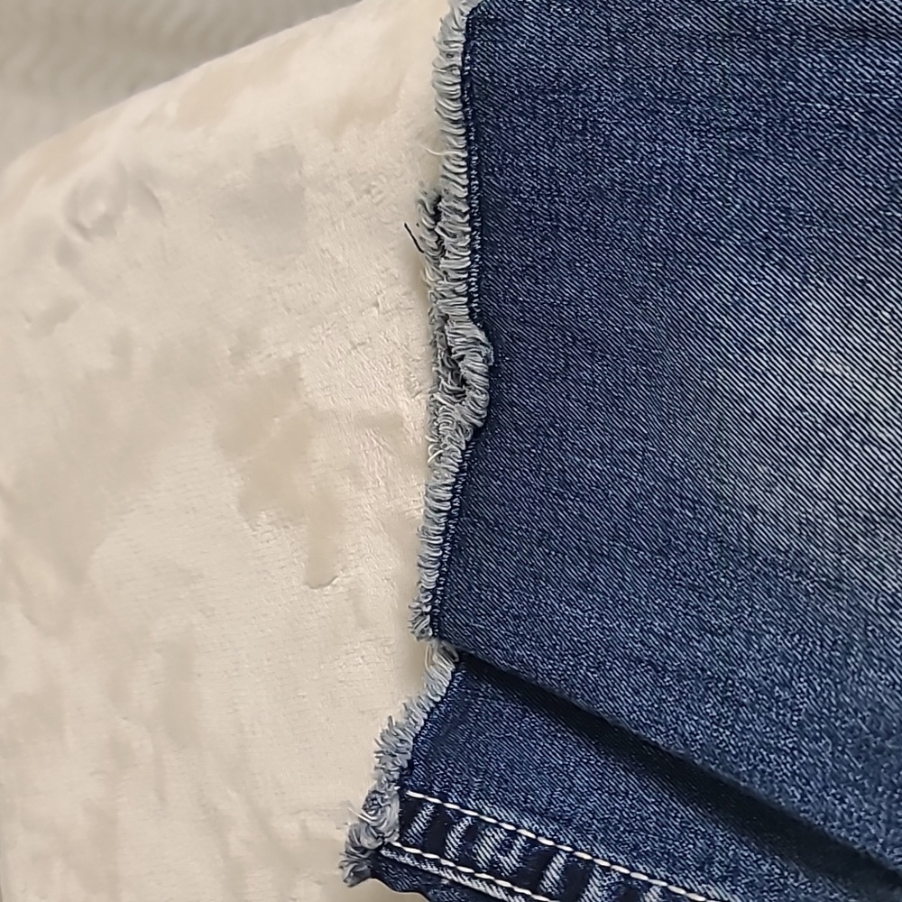 Vigoss embellished denim Capris - Picture 2 of 9